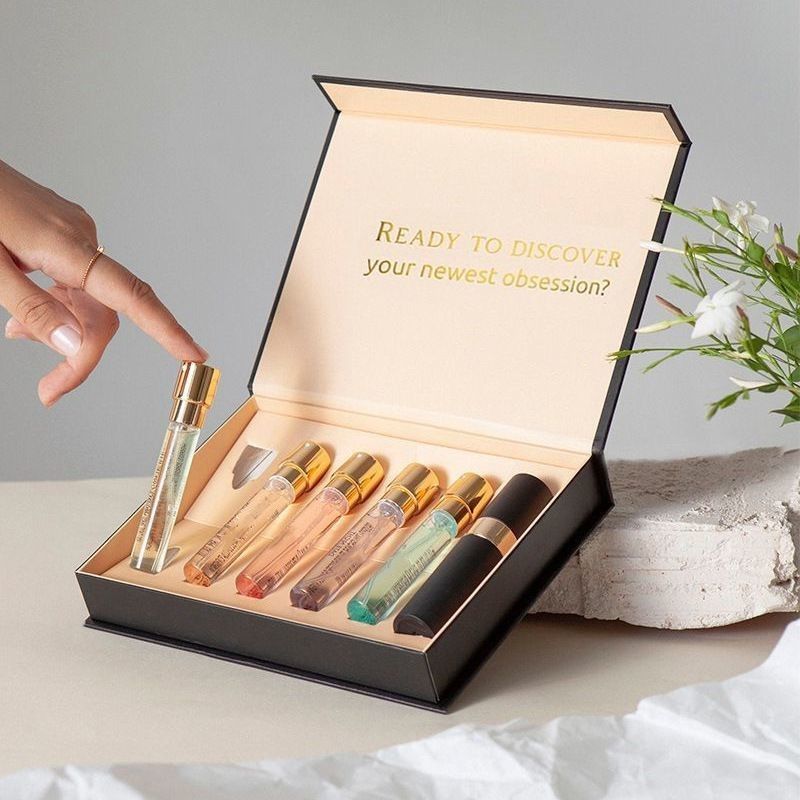 Rectángulo lujoso caja de regalo magnética rígida para el paquete de perfumes para el cuidado de la piel