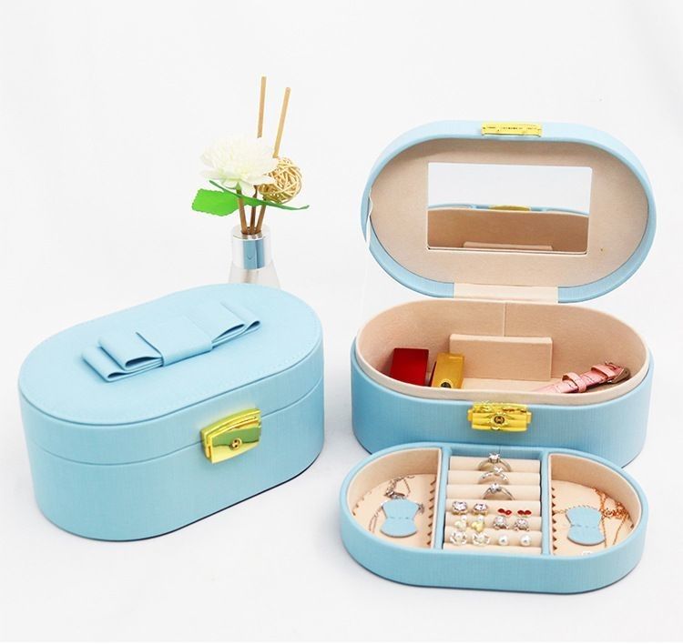 Impresión de logotipo personalizado Pequeño cuadro de cuero de PU caja de joyería de lujo embalaje caja de regalo de diseño cuadrado muestras gratuitas disponibles