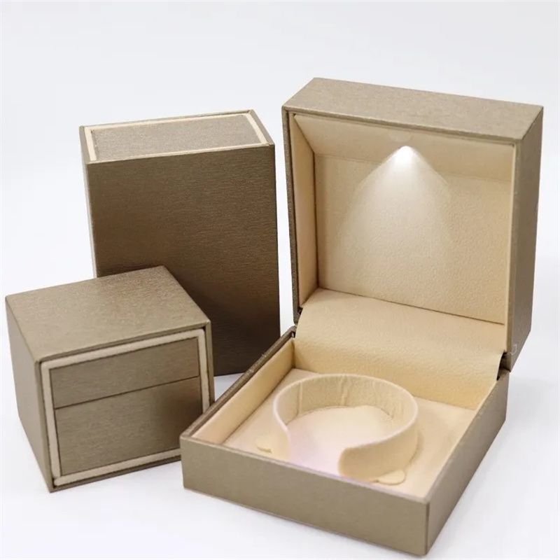 Caja de anillo/collar/auricular Tiempo de entrega a granel 15-20 días Envasado de papel 100% reciclable Caja de cajón con luz LED