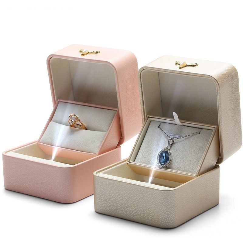 Fin de la lámpara de compromiso de luz de LED creativa de anillo de pantalla caja de anillo único colgante de joyería caja de regalo caja de cuero de PU