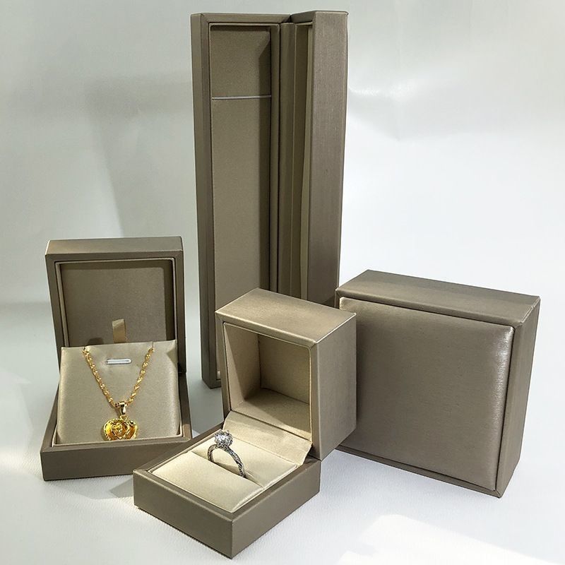 Cuadro de marfil PU de cuero de regalo de exhibición de cajas Eco amigable para anillo joyería reloj cartera