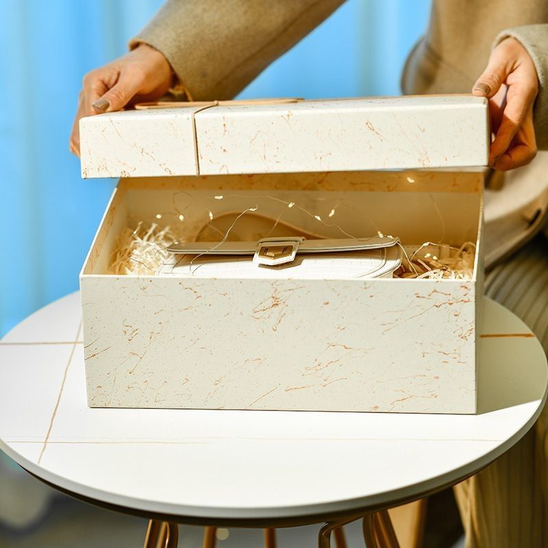 Impresión de dos lados Papel de cartón rígido Embalaje Caja de cartón para ropa y calzado de lujo