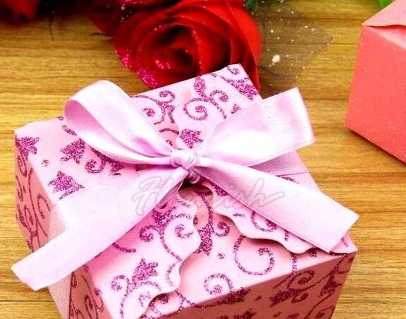Papel de arte rosa caja de regalo personalizada estampado en caliente Bowknot Tipo cajas de regalo de dulces