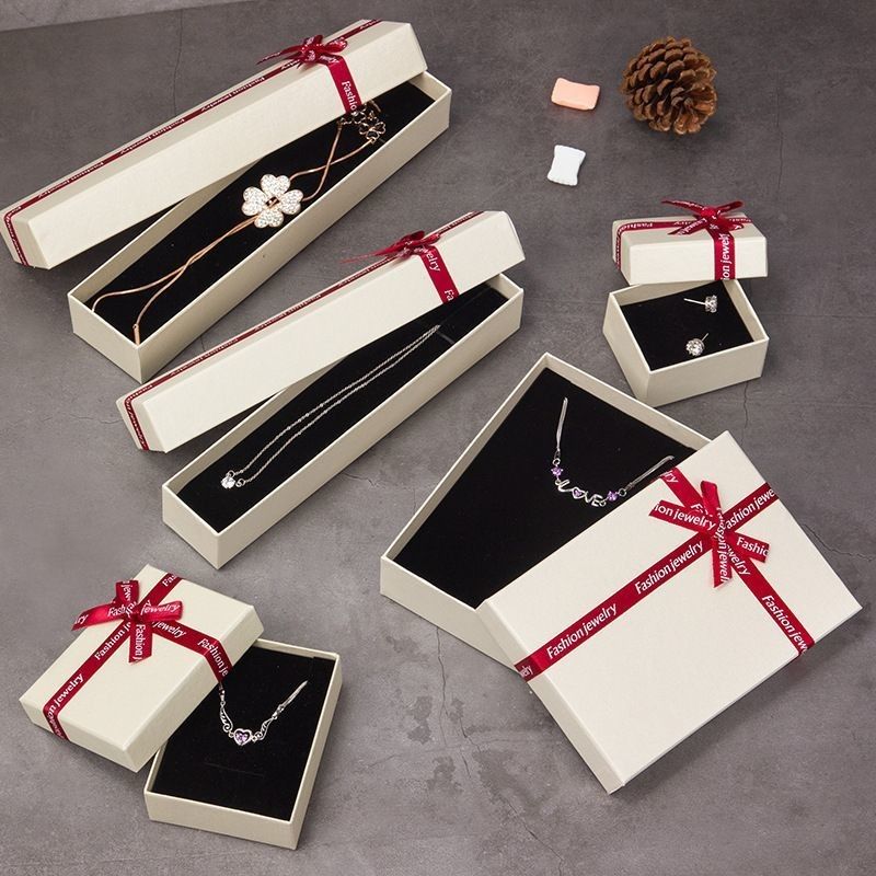 Embalaje de papel de cartón personalizado Caja de joyas de regalo con inserción de espuma y papel de material 100% reciclado