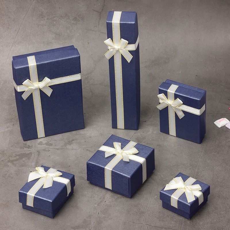 Embalaje de papel de cartón personalizado Caja de joyas de regalo con inserción de espuma y papel de material 100% reciclado