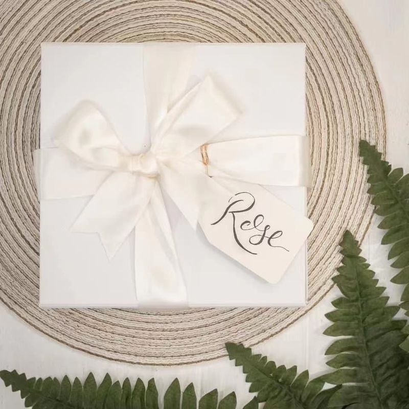 Caja de regalo de cartón blanco de cierre magnético personalizado para el Día de la Madre Día de San Valentín