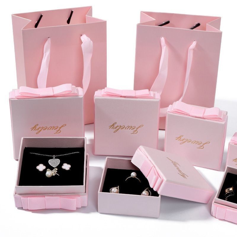 Color rosa caja de regalo de joyas Eco amigable estampado en caliente caja de embalaje de papel de lujo