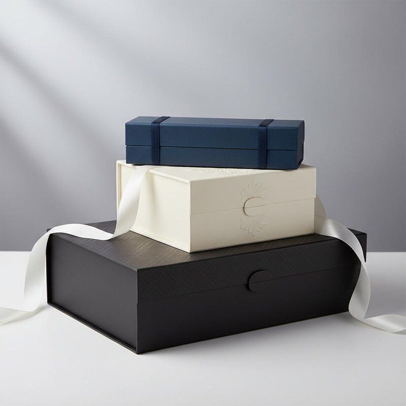 Caja de regalo ecológica con cierre magnético y laminación mate para un embalaje de regalo elegante