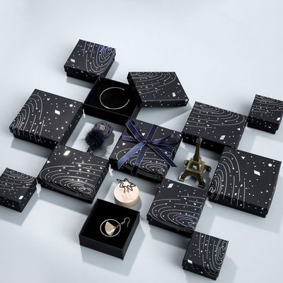 Cajas de joyería de papel de lujo Impresión offset collar de pendientes de cartón caja de embalaje de regalo